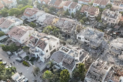 İran'ın füze saldırıları sonrası Tel Aviv'deki yıkım görüntülendi