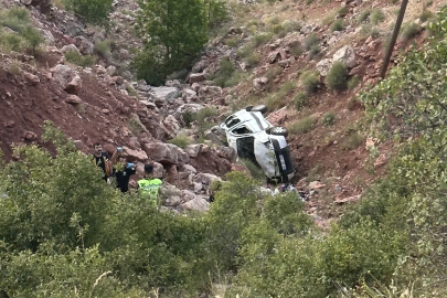 Adıyaman'da hafif ticari araç uçuruma yuvarlandı: 1 ölü 1 yaralı