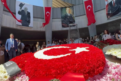 Süleyman Demirel, mezarı başında anıldı