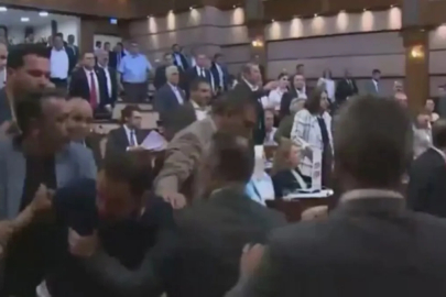 İBB Meclisi'nde AK Partili ve CHP'liler arasında arbede