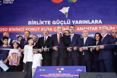 Murat Kurum: Yuvasına kavuşmayan tek bir depremzede bırakmayacağız