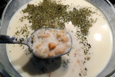 Yaz boyunca tok tutuyor: Bu çorba serin serin içiliyor...