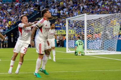 4 saat 15 dakika süren karşılaşmada Benfica, Auckland'a gol oldu yağdı