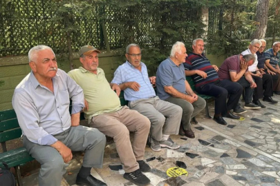 Ataşehir'de caminin kapısını kilitleyen imam, cemaati mağdur etti