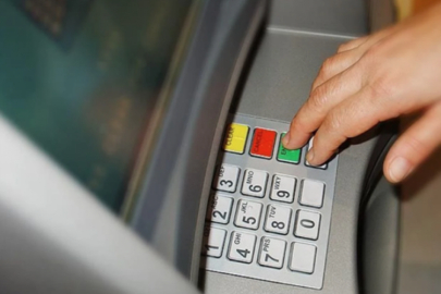 ATM'den para çekerken dikkat!