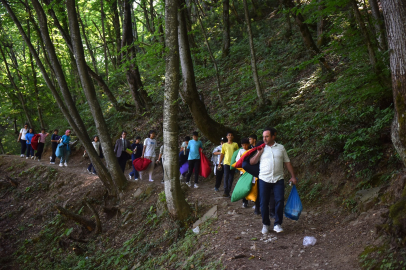 Gençlerden ‘Küreklidere’de Temizlik Harekâtı
