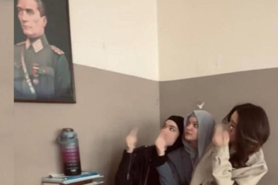 Atatürk portresi önünde skandal poz! Yabancı uyruklu...