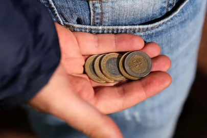 Evde bu noktaya bozuk para koyun, bereket kapıları nasıl açılıyor görün