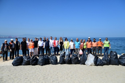 Gemlik'in yeni sahil yolu birlikte temizlendi