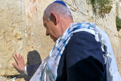 Netanyahu Ağlama Duvarı’na giderek Trump için dua etti