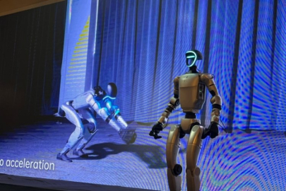 Dünya Kadın Mühendisler Günü'nde insansı robot 'Civan' selam verdi, dans etti