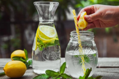 Bir ay boyunca limonlu su içmek bakın nelere iyi geliyor