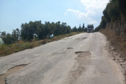 Bursa'da bu yol sürücülerin ve mahallelinin kabusu oldu!