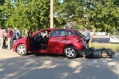 Bursa'da sürücü kursu aracına çarpan motosiklet sürücüsü yaralandı!
