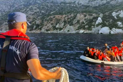 Datça Açıklarında Lastik Botla Sürüklenen Düzensiz Göçmenler Kurtarıldı