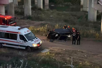 Kontrolden çıkan otomobil Kızılırmak'a uçtu: 2 kişi yaralandı
