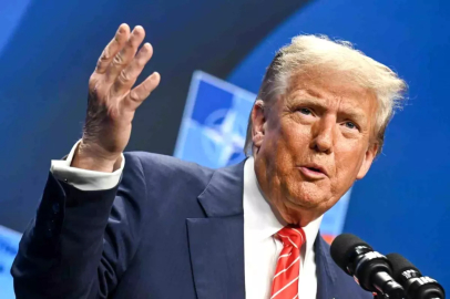 Trump'tan CNN ve New York Times'a Sert Eleştiriler: 'Sahte Haber Muhabirleri Kovulmalı'