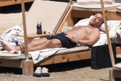 Mustafa Sandal, tatilde