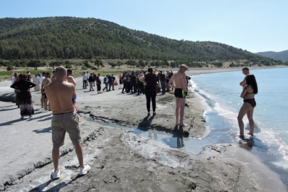 Salda Gölü'nde can pazarı: Genç kız ölümle burun buruna geldi