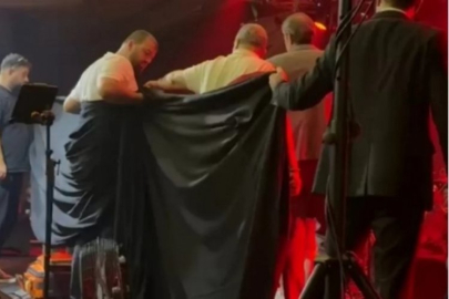 Ünlü sanatçı sahnede fenalaştı! Sağlık durumu nasıl?