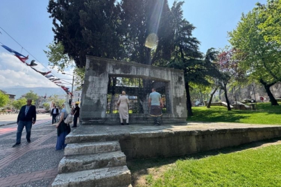 Bu türbeyi gördünüz mü? Bursa'nın kalbinde Osmanlı mirası!