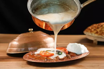 Sosyal medya Bursa'nın ünlü kebapçısını konuşuyor! Fiyatlar, ikram, çay gündem oldu!