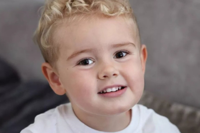 Üç yaşındaki çocuk iki yıldır yemek yemiyor