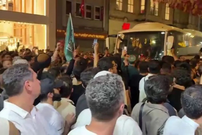 İstiklal Caddesi'nde Leman dergisine protesto