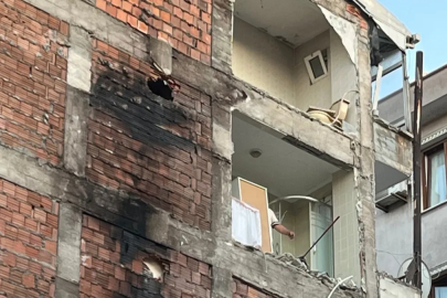 Güngören’de yıkım sırasında yan binanın duvarları eksik çıktı