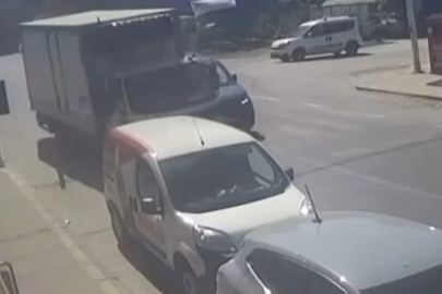 Yalova'da 4 aracın karıştığı kazada yol kenarında çalışan işçi ölümden döndü