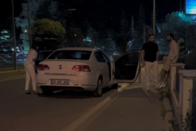 Arkadaşı ceza yerken alkol içmeye devam etti!