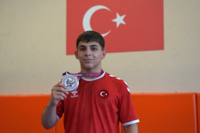 Bursalı güreşçi Yusuf İslam Kara, Avrupa Şampiyonası'nda ikinci oldu