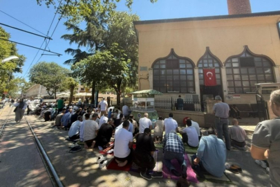 Bursa'da Cuma Namazı sokaklara taştı