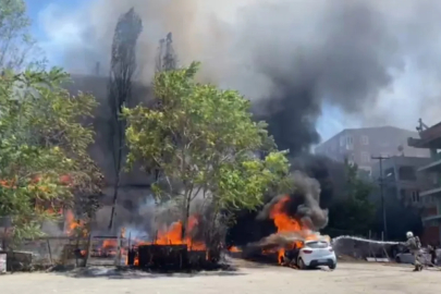 İstanbul'da yangına binanın çatısından kova ile su dökerek müdahale etti