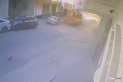 Başakşehir'de kayan vinç park halindeki 23 araca çarptı