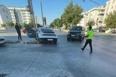 CHP İstanbul Milletvekili İlgezdi, Çanakkale'de kazası geçirdi: 1 yaralı