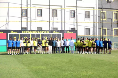 İstanbulspor'un Eski Yıldızları Kulübü Ziyaret Etti