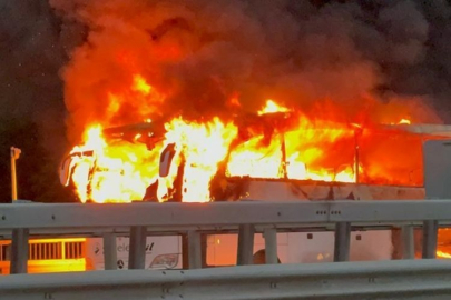 Anadolu Otoyolu'nda otobüs yangını! İstanbul istikameti ulaşıma kapandı