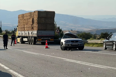 Çorum'da yolcu minibüsü ile otomobil çarpıştı: 11 yaralı