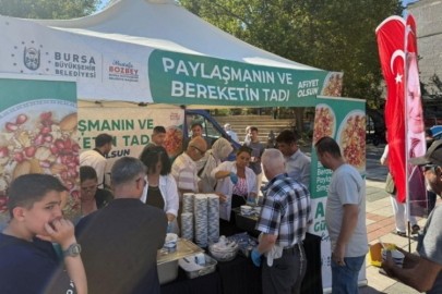 Bursa Büyükşehir Belediyesi'nden vatandaşlara aşure ikramı
