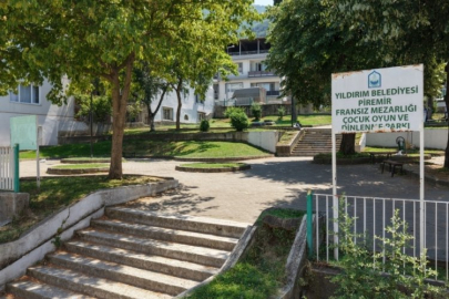 Bursa'da çocuk parkında gizemli mezar taşları!