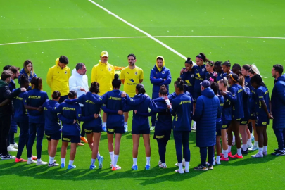 Fenerbahçe Kadın Futbol Takımı'nda 17 imza birden