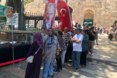 Bursalılar avluyu doldurdu! Metrelerce kuyruk...