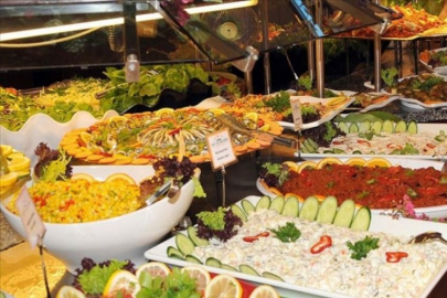 Kıyafeti yüzünden otel kahvaltısından kovuldu!