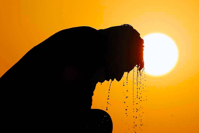 İÇ HASTALIKLARI UZMANI DR. HAYATİ KUTLU UYARIYOR: 'SICAK ÇARPMASI HAYATİ TEHLİKE OLUŞTURABİLİR'