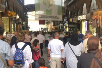 Bursa'nın tarihi dokusu hanlar bölgesinde insan trafiği!