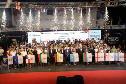 İnegöl'ün Kültür Ve Kardeşlik Festivalinde altın mobilyanın sahibi KKTC