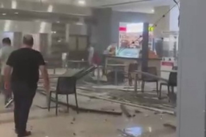 AVM'de yemek yiyorlardı! Tepelerine çöktü...