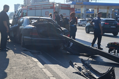 Bursa'da otomobil metro duvarına çarptı! Yaralılar var...