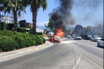 Bursa'da seyir halindeki araç alevler içinde kaldı! O anlar kameralara yansıdı...